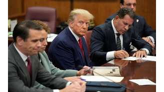 O ex-presidente dos EUA Donald Trump foi acusado formalmente nesta terça-feira, 4, em um caso que envolve o suborno de uma atriz pornô em meio às eleições presidenciais de 2016.