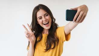 Postar selfies pode ser divertido, mas também pode ser um sinal de narcisismo - Shutterstock