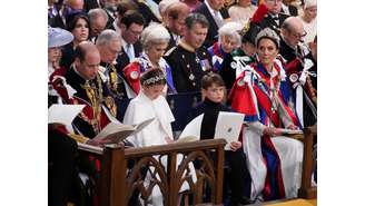 O príncipe de Gales, a Princesa Charlotte, o Príncipe Louis e a Princesa de Gales na cerimônia de coroação do Rei Charles III e da Rainha Camilla na Abadia de Westminster, Londres. Data da foto: sábado, 6 de maio de 2023. 