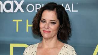 Parker Posey fala sobre cena de sexo com Joaquin Phoenix: "Experiência profunda"