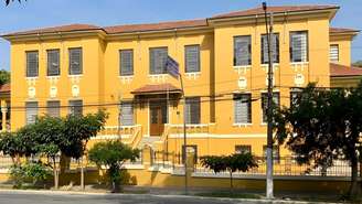 Imagem mostra fachada da escola escola estadual Amadeu Amaral, onde o adolescente negro foi vítima de violência.