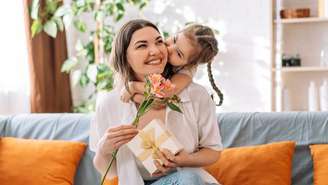 Se sua mãe gosta de flores, dar uma dessas para ela pode ser uma ótima ideia - Shutterstock