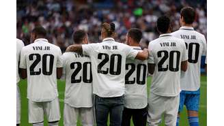 Jogadores do Real Madrid entraram com a camisa de Vini Jr
