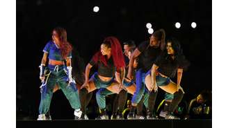 Anitta durante apresentação na final 