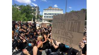 Protesto do movimento Black Lives Matter, após a morte de George Floyd sob custódia policial de Minneapolis (EUA), em Zurique, Suíça