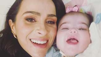 Leticia Cazarré mostra Maria Guilhermina brincando em berço: "Cada gesto é uma vitória"