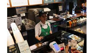 Os trabalhadores de 150 lojas da Starbucks entrarão em greve na próxima semana, após sindicato afirmar que empresa restringiu as decorações comemorativas do mês do orgulho LGBT+ em algumas lojas