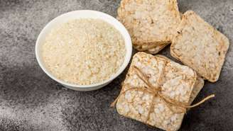 Biscoito de arroz é opção prática - Shutterstock