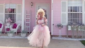 Dena Danielle transformou sua residência em uma verdadeira casa de boneca –