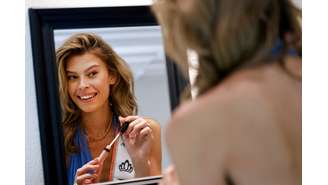 A vencedora trans do Miss Holanda, Rikkie Valerie Kolle, tornou-se alvo de discurso de ódio