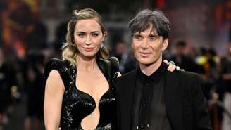 Cillian Murphy só comia uma amêndoa por dia para "Oppenheimer", diz Emily Blunt