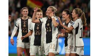 Alexandra Popp comemora gol pela Alemanha
