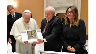 Papa Francisco recebe Lula e Janja durante visita ao Vaticano em junho.