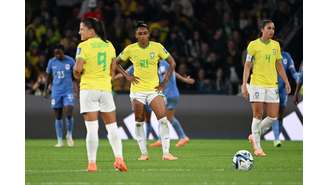 Jogadoras do Brasil lamentam segundo gol da França