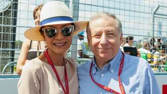 Após noivado de 19 anos, Michelle Yeoh se casa com chefão da F1 -