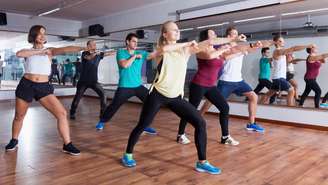 A zumba queima até 500 calorias em uma hora de aula -