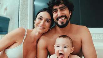 Thaila Ayala e Renato Góes com o filho do casal, Francisco (Reprodução/Instagram)