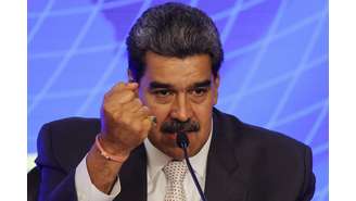 Presidente Nicolas Maduro durante um encontro com o presidente iraniano Rasi, no palácio presidencial da Miraflores