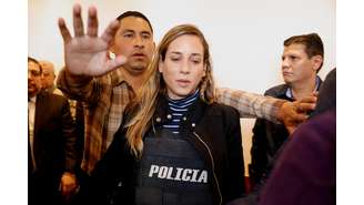 Andrea González concorre à presidência do Equador. As eleições foram mantidas para o dia 20 de agosto.