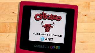 Chicago Bulls apresenta calendário de jogo ao estilo do clássico Pokémon Red & Blue de Game Boy.