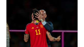 Luis Rubiales beijou Jenni Hermoso na final da Copa do Mundo Feminina 