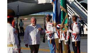 Lula desembarca em Cuba 