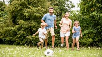 Exercício físico entre família - Shutterstock