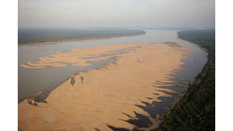  Rio Amazonas é afetado por uma severa seca