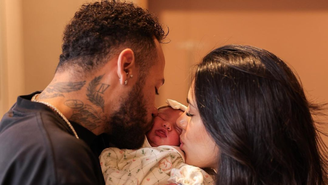 Neymar e Bruna Biancardi celebram nascimento da bebê Mavie.