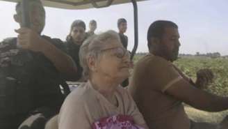 Idosa de 85 anos é exibida em vídeo pelo Hamas, após ser sequestrada Crédito