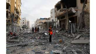 Edifícios de Gaza são atingidos por ataques de Israel 