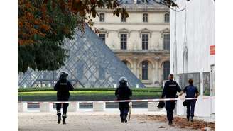 Museu do Louvre, na França, é fechado em meio à ameaça de ataque terrorista