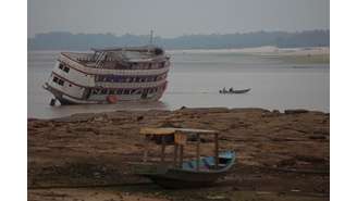 Rio Negro atinge menor nível de profundidade em 121 anos