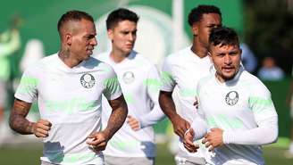 Elenco se reapresentou sem os jogadores convocados por suas seleções 