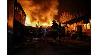 No último dia 3, a Rússia lançou um ataque maciço de drones atingindo infraestruturas essenciais no oeste e no sul da Ucrânia e destruindo residências privadas e prédios comerciais em Kharkiv, a segunda maior cidade da Ucrânia, segundo autoridades