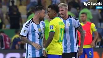 Messi e Rodrygo bateram boca durante clássico