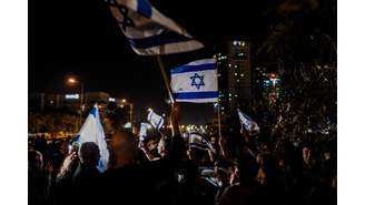 Milhares vão às ruas de Israel celebrar a libertação de reféns do Hamas