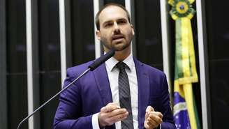 "Polícia Civil investigando casal por chamar o filho pelo nome que deu a ele no nascimento", escreveu Eduardo Bolsonaro