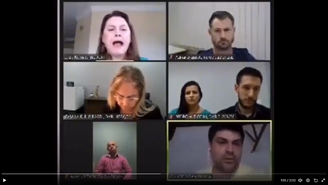 Juíza de Santa Catarina é suspensa após gritar com testemunha que se recusou a chamá-la de 'excelência'.