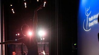 Falta de oportunidades no balé clássico leva talentos brasileiros a buscarem futuro fora do país