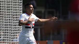 Argentino Centurión mostra ansiedade antes de pegar o Corinthians