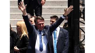 Bolsonaro foi barrado em foto com líderes de Estado na posse de Milei