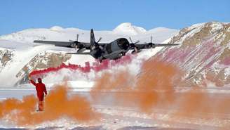 Voar ao continente mais frio da Terra é algo perigoso, mas sem aeronaves ainda saberíamos pouco sobre a Antártida e a vida por lá seria impossível