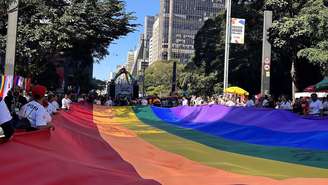 Parada LGBTQIAPN+ em São Paulo.