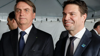 Jair Bolsonaro ao lado de Alexandre Ramagem