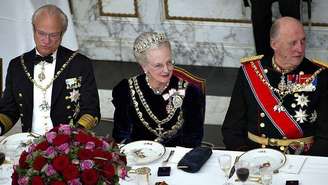 O rei Carl 16º Gustaf da Suécia, a rainha Margrethe II da Dinamarca e o rei Harald V da Noruega celebram o 40º jubileu de Margrethe em 2012