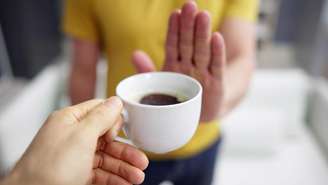 Reduzir repentinamente o consumo de cafeína pode causar diversos efeitos colaterais que duram até algumas semanas