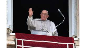 Papa Francisco cita "hipocrisia" daqueles que criticam bênçãos a casais LGBT