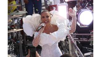 A cantora Ivete Sangalo durante abertura do carnaval de Salvador nesta quinta-feira, 8