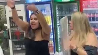 Mulher comete injuria racial em supermercado